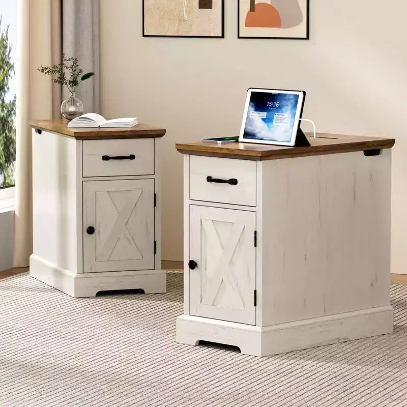 Table d'appoint de ferme rustique avec station de recharge et étagères de rangement, parfaite pour les petits espaces