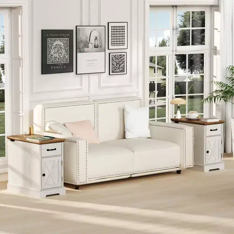 Table d'appoint de ferme rustique avec station de recharge et étagères de rangement, parfaite pour les petits espaces