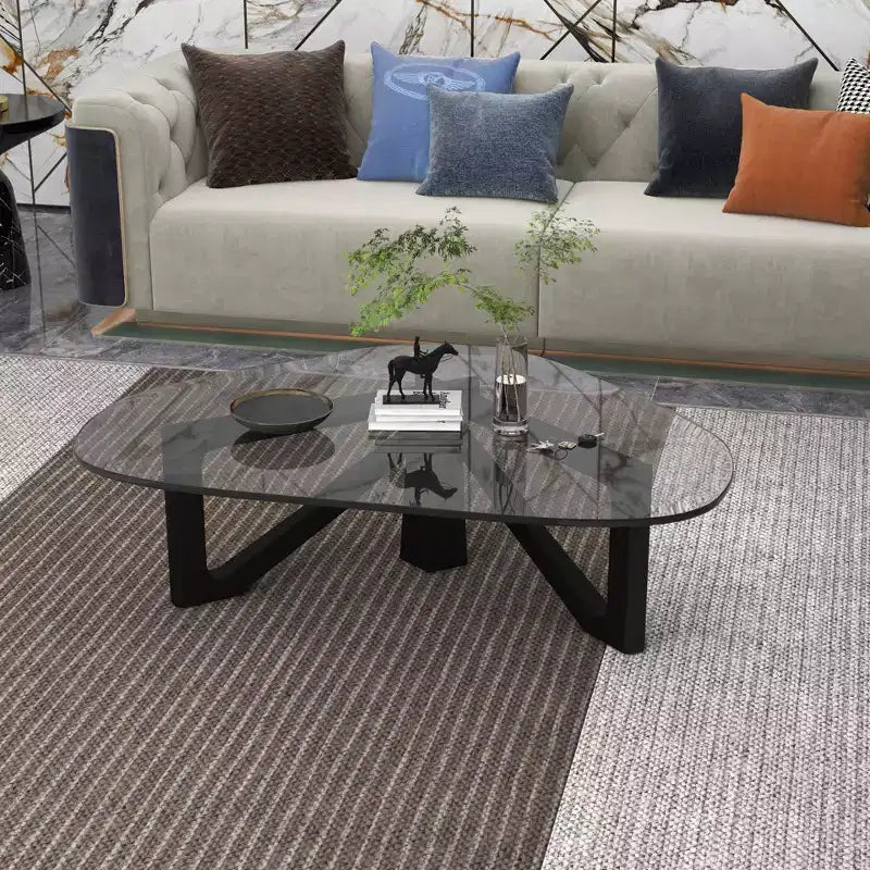 Table Basse Collection avec Plateau en Verre Triangulaire et Base en Frêne Brillant pour la Maison, le Salon, le Bureau
