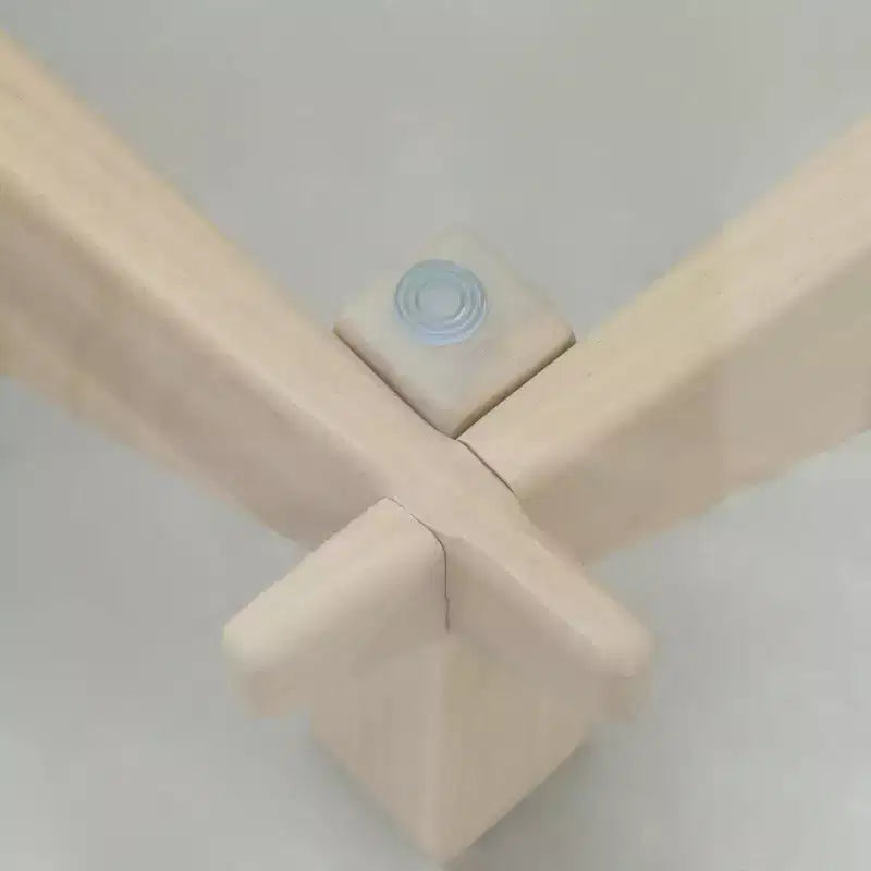 Table Basse Collection avec Plateau en Verre Triangulaire et Base en Frêne Brillant pour la Maison, le Salon, le Bureau
